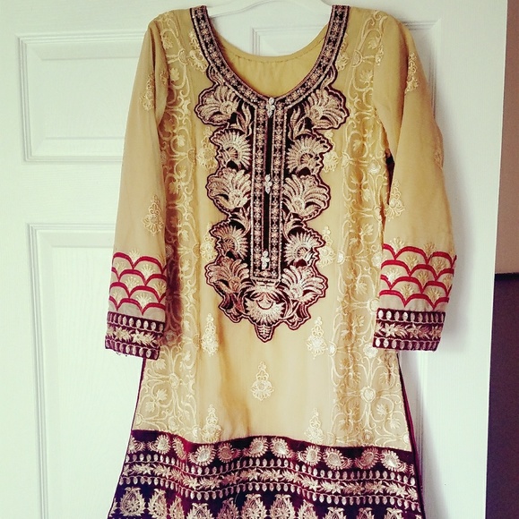 Pakistani designer Mina Hasan Shalwar suit - Picture 3 of 8